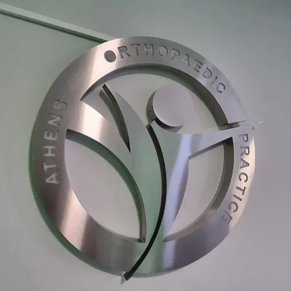 Κατασκευή Ανάγλυφων Γραμμάτων 3D από μέταλλο και Plexiglass, Ανάγλυφα Γράμματα, επιγραφή Inox με κοπή laser και χαραγμένα γράμματα. Κατασκευή Αθήνα.