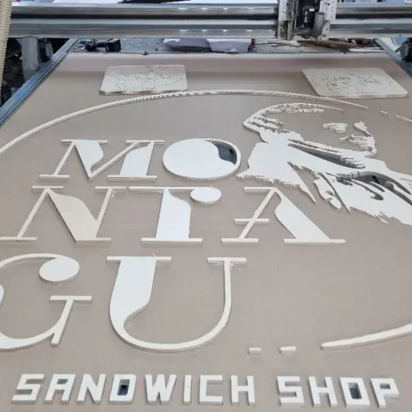 Υπηρεσίες κοπής και χάραξης με Laser και CNC Router, Ανάγλυφα γράμματα Plexiglass, κοπή CNC. Κατασκευή, τοποθέτηση επιγραφών Αθήνα.