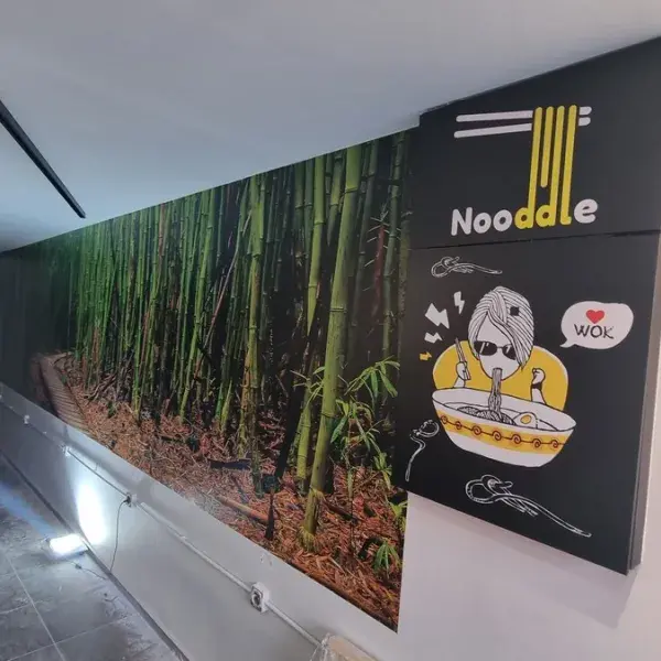 Ψηφιακές εκτυπώσεις μεγάλων διαστάσεων σε μουσαμά, αυτοκόλλητο και καμβά, Ψηφιακές Εκτυπώσεις: Αυτοκόλλητο βινύλιο τοίχου και πάνελ με εκτύπωση. Κατασκευή-Τοποθέτηση Αθήνα.