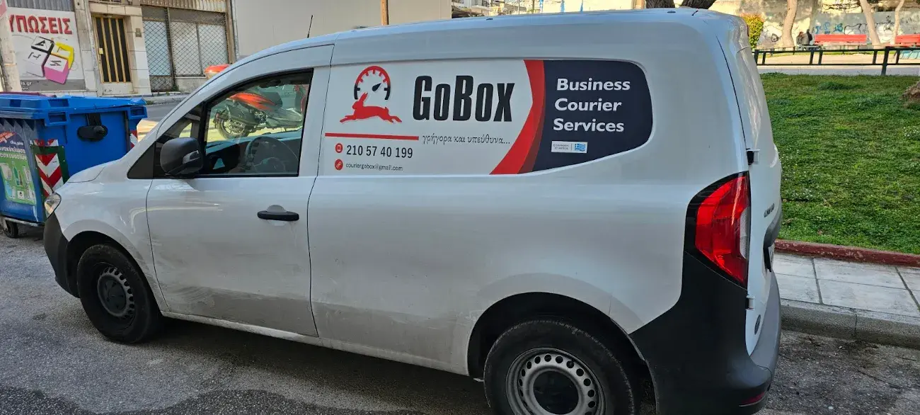 Εφαρμογή αυτοκόλλητων βινυλίου σε επαγγελματικό όχημα