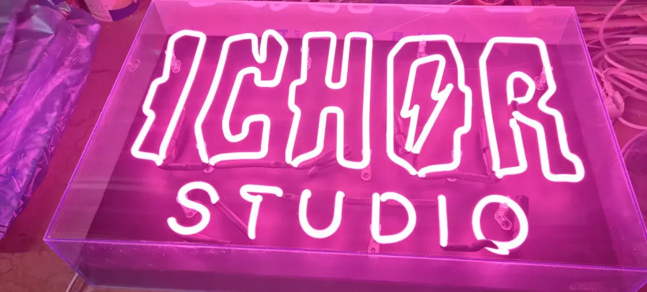 Κατασκευή κλασικών Επιγραφών NEON και σύγχρονων LED Neon Flex